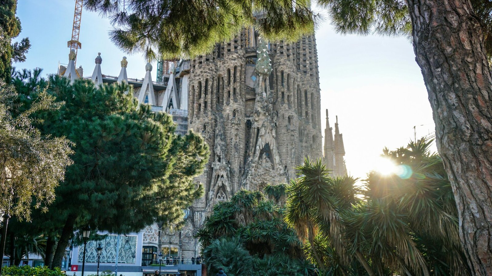 Barcelona: Guía Completa — Cuándo Ir, Qué Hacer y Dónde Alojarse