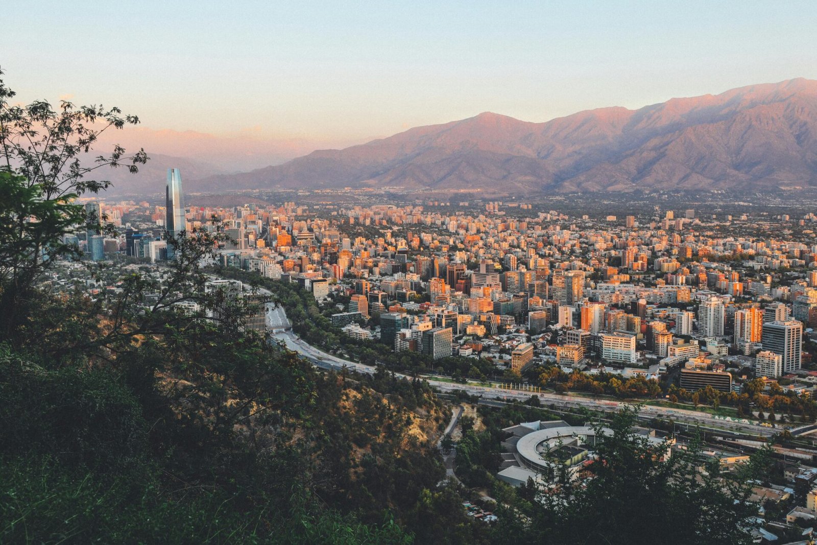 Santiago: Guía Completa — Vinos, Montañas y Cultura