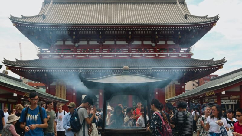 Tokyo Complete Guide: Traditions, Tech & Culture