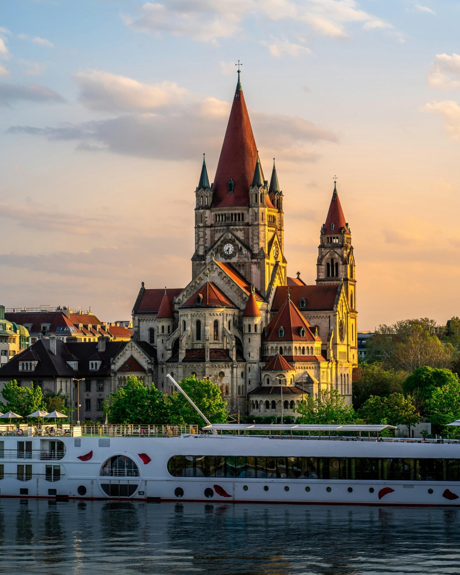 Vienna Complete Guide: Palaces, Music & What to Do