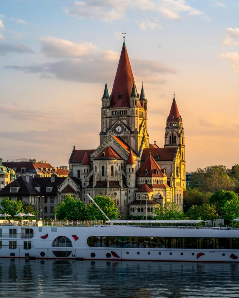 Vienna Complete Guide: Palaces, Music & What to Do